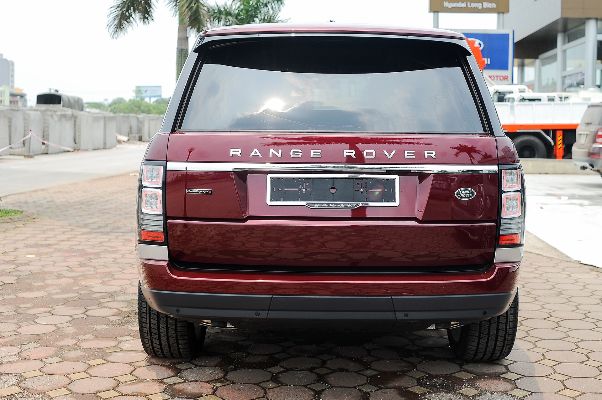 Range Rover Black Edition mau doc anh 5