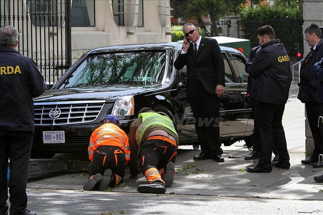 Xe bao ve Tong thong My tung bi sap gam hinh anh