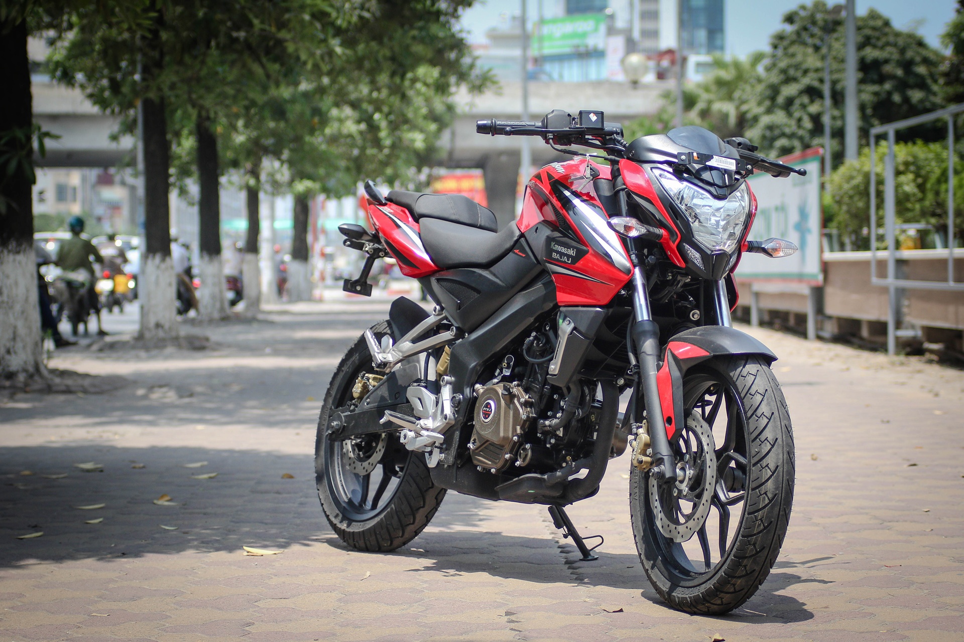 Kawasaki Bajaj 200NS tai Ha Noi anh 1