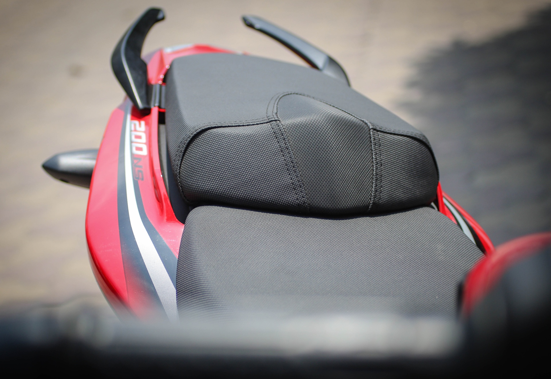 Kawasaki Bajaj 200NS tai Ha Noi anh 8