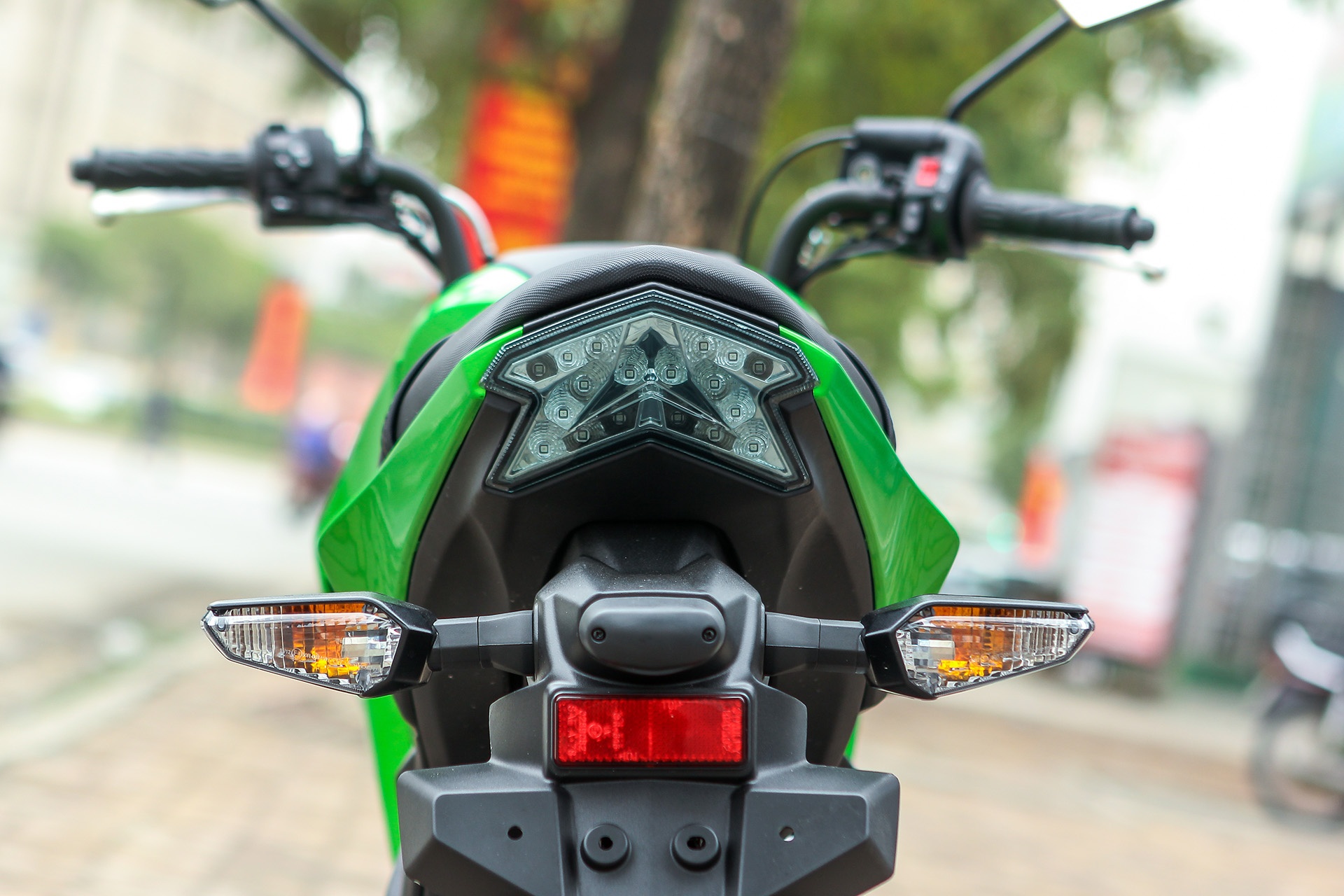 so sanh Honda MSX 2016 va Kawasaki Z125 anh 12