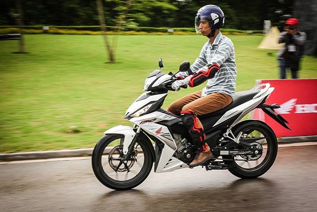 Trai nghiem nhanh kha nang van hanh cua Honda Winner 150 hinh anh