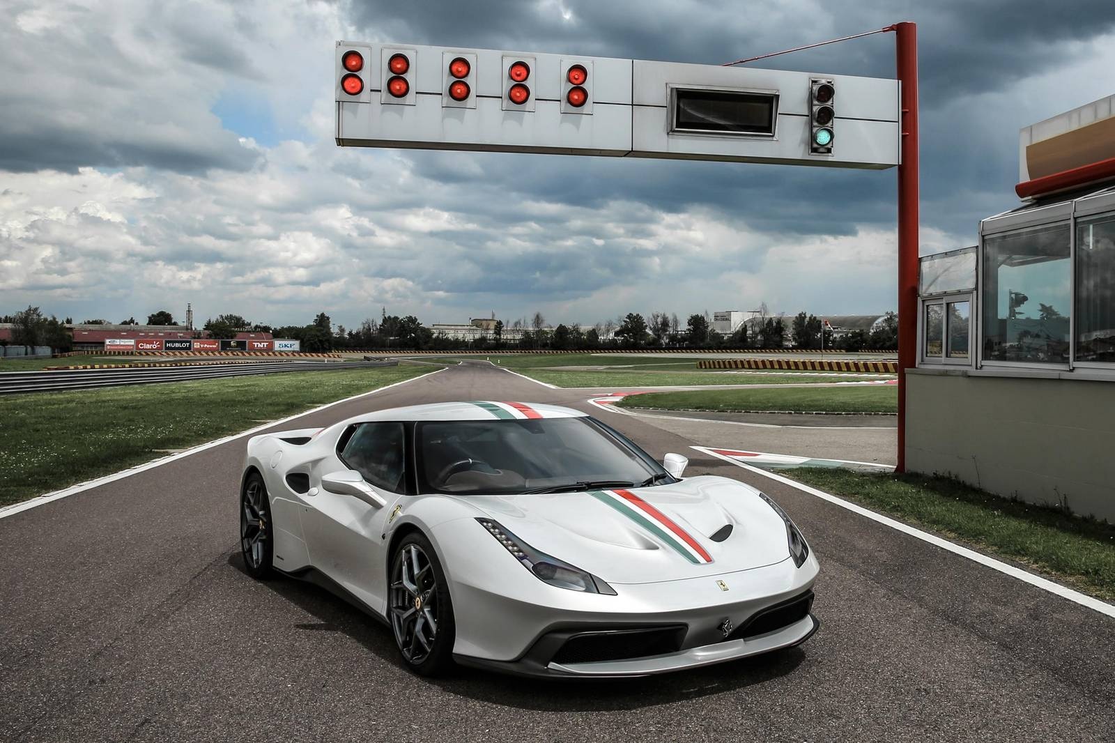 Ferrari 458 Speciale ban dac biet anh 2