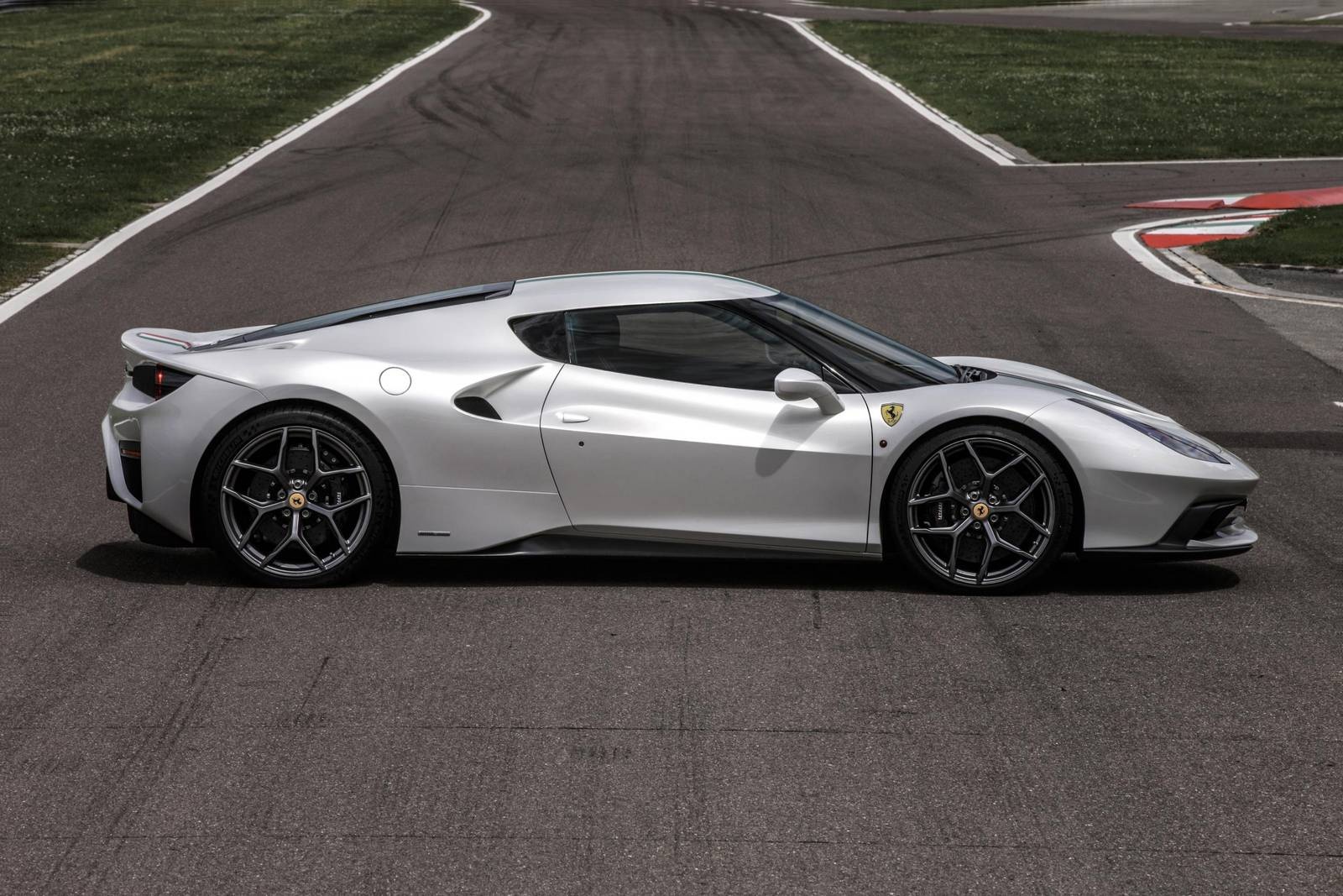 Ferrari 458 Speciale ban dac biet anh 3