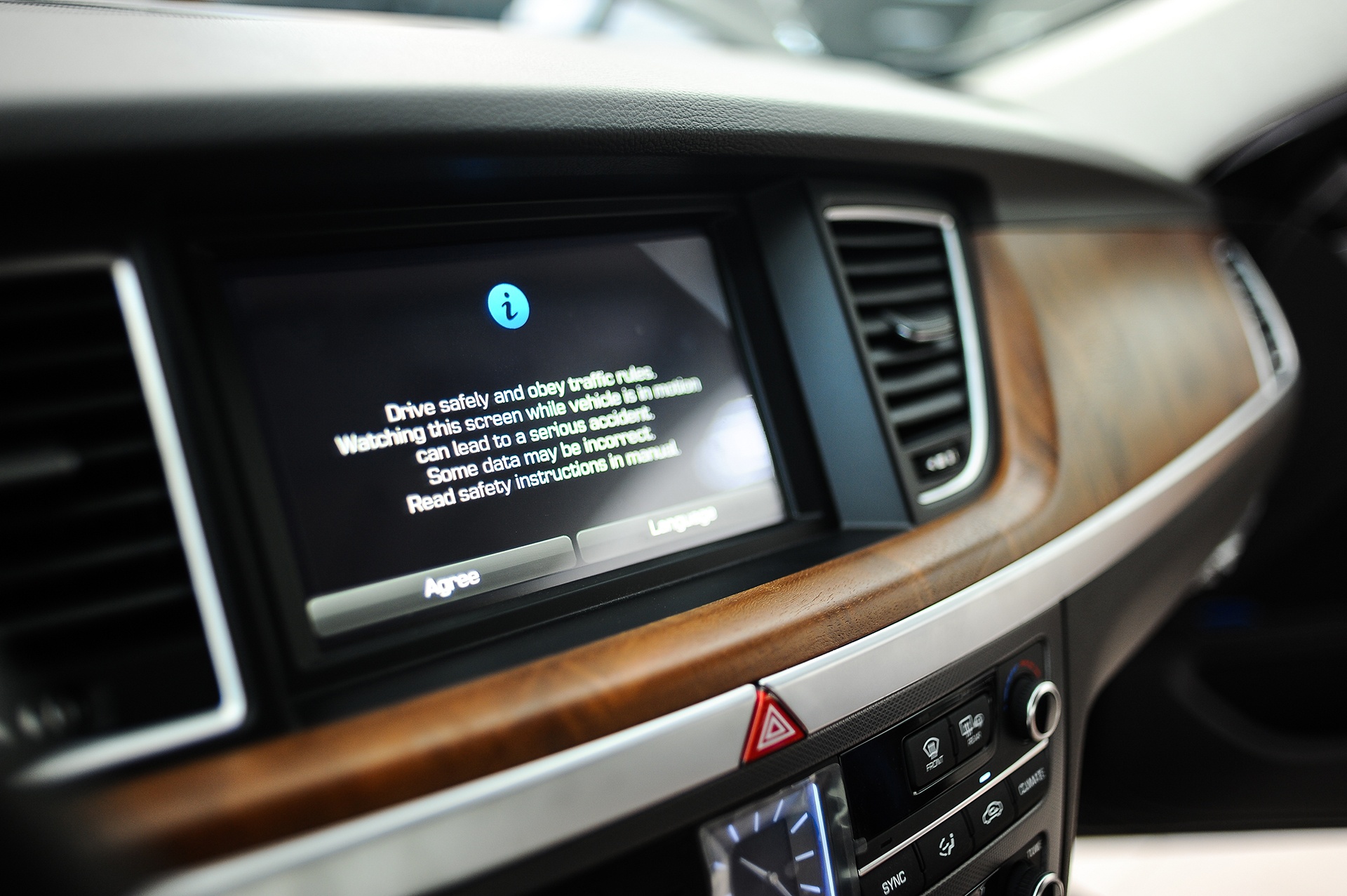 Hyundai Genesis sedan 2016 tai Ha Noi anh 10