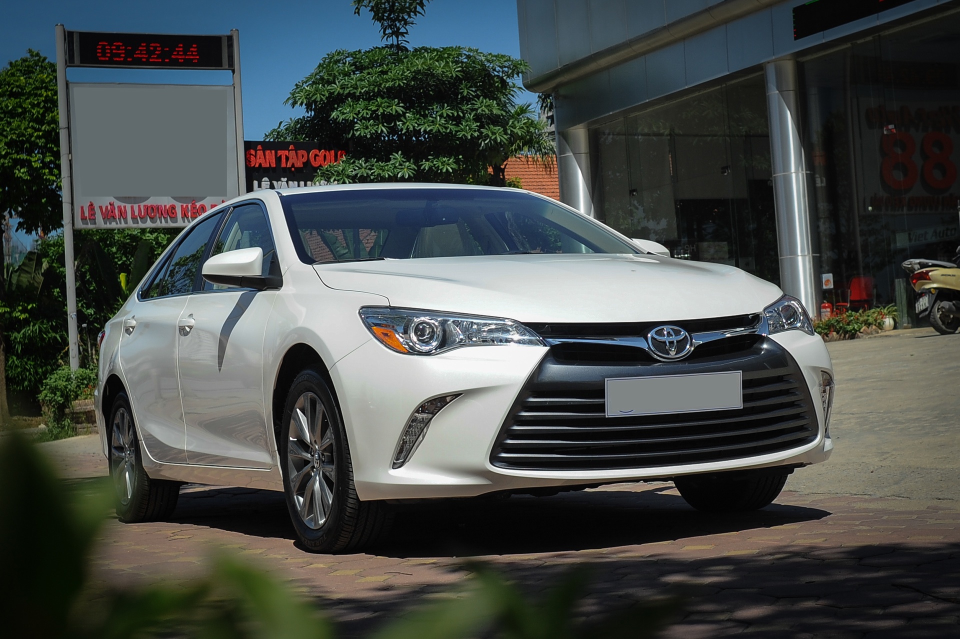 Toyota Camry XLE ban My gia gan 2 ty tai Ha Noi hinh anh