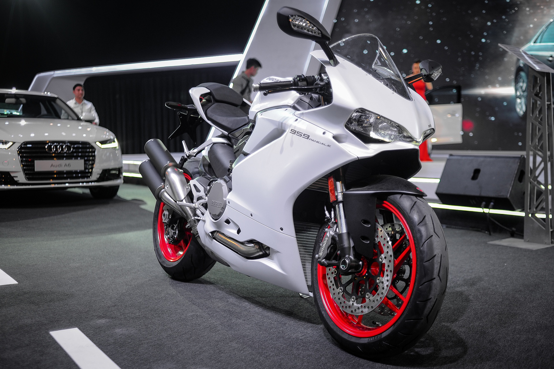 Chi tiet sieu moto Ducati 959 Panigale tai Ha Noi hinh anh