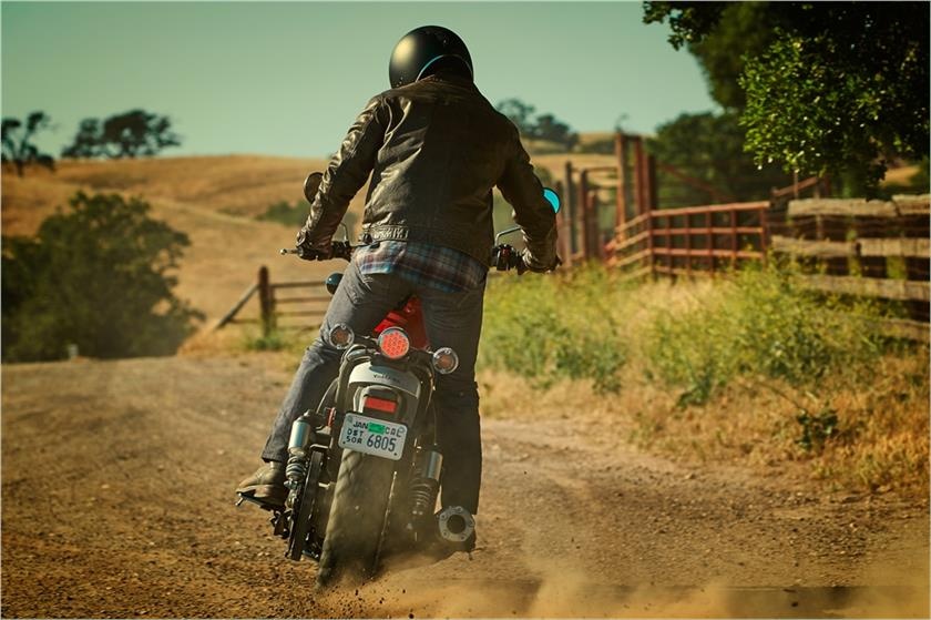 Yamaha SCR950 doi thu Ducati Scrambler anh 8