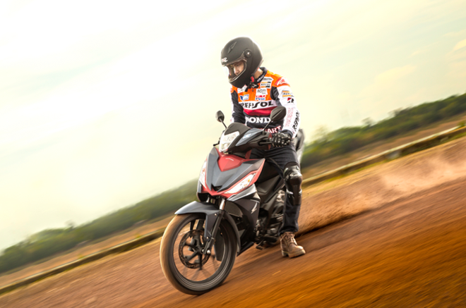 Honda Winner 150 so với Yamaha Exciter ảnh 3 Honda Winner 150 so voi Yamaha Exciter anh 3