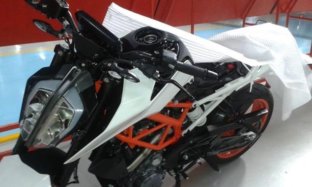 Lo anh dau tien KTM 390 Duke 2017 hinh anh