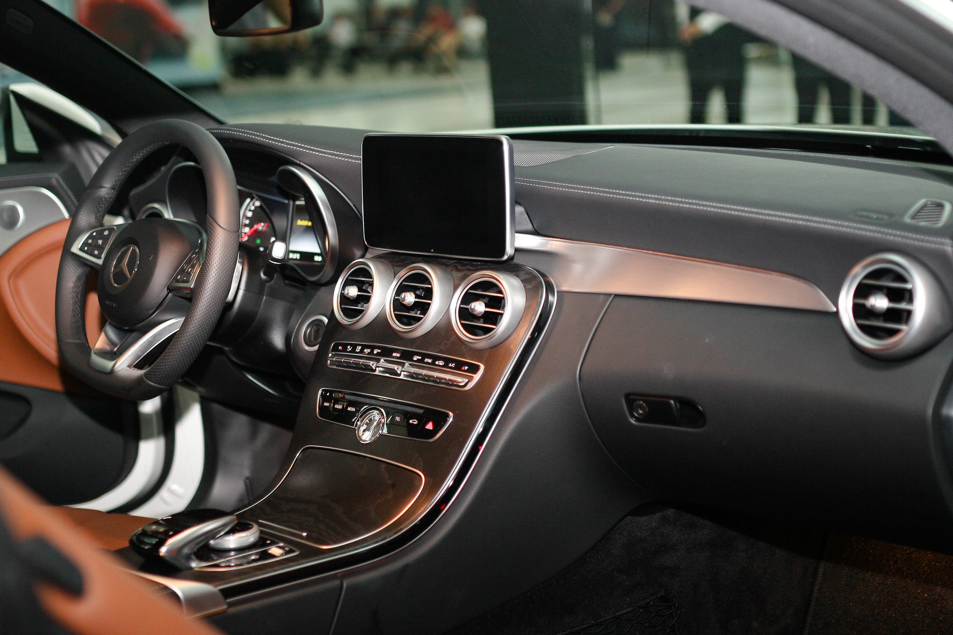 Mercedes-Benz C300 Coupe tai Viet Nam anh 4