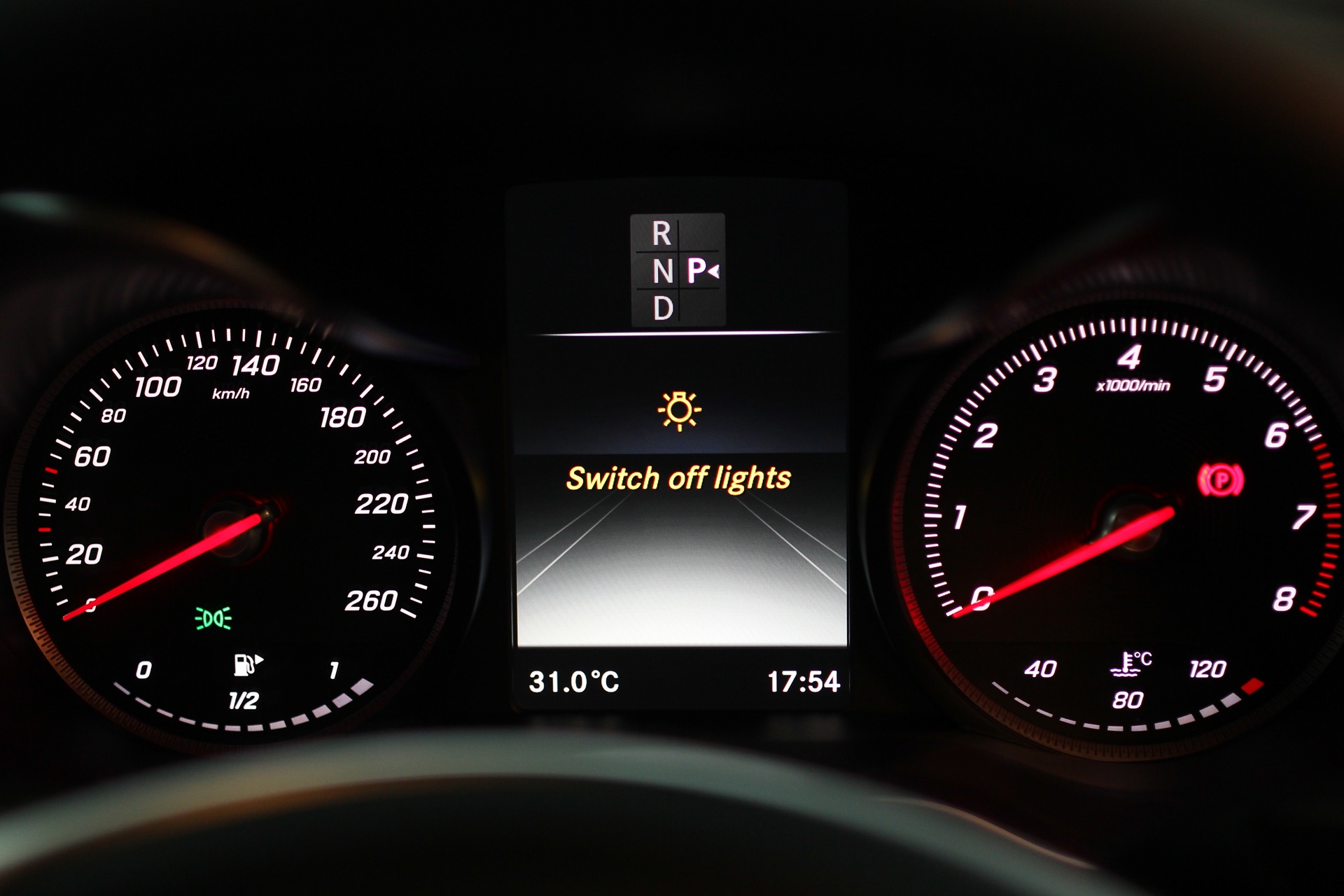 Mercedes-Benz C300 Coupe tai Viet Nam anh 6