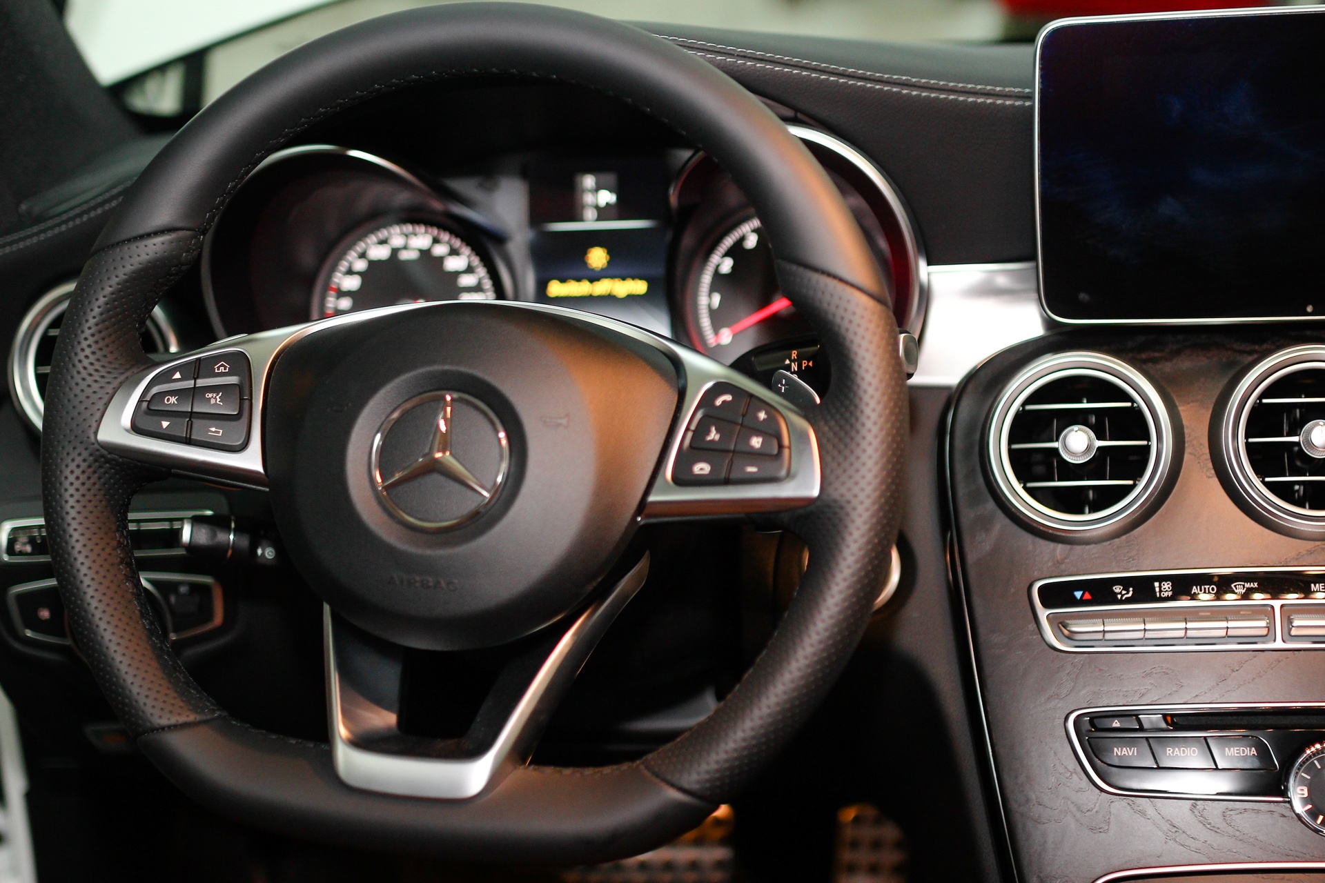 Mercedes-Benz C300 Coupe tai Viet Nam anh 5