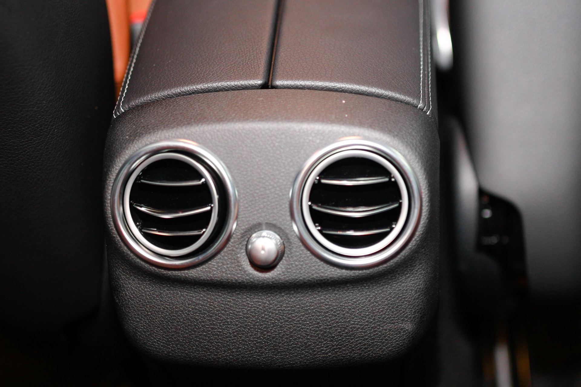 Mercedes-Benz C300 Coupe tai Viet Nam anh 11