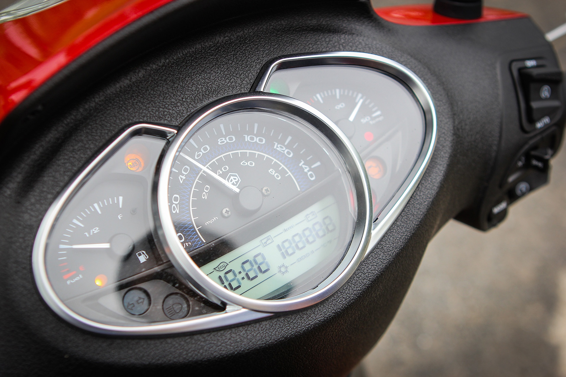 Piaggio Medley S 150 tai Viet Nam anh 4