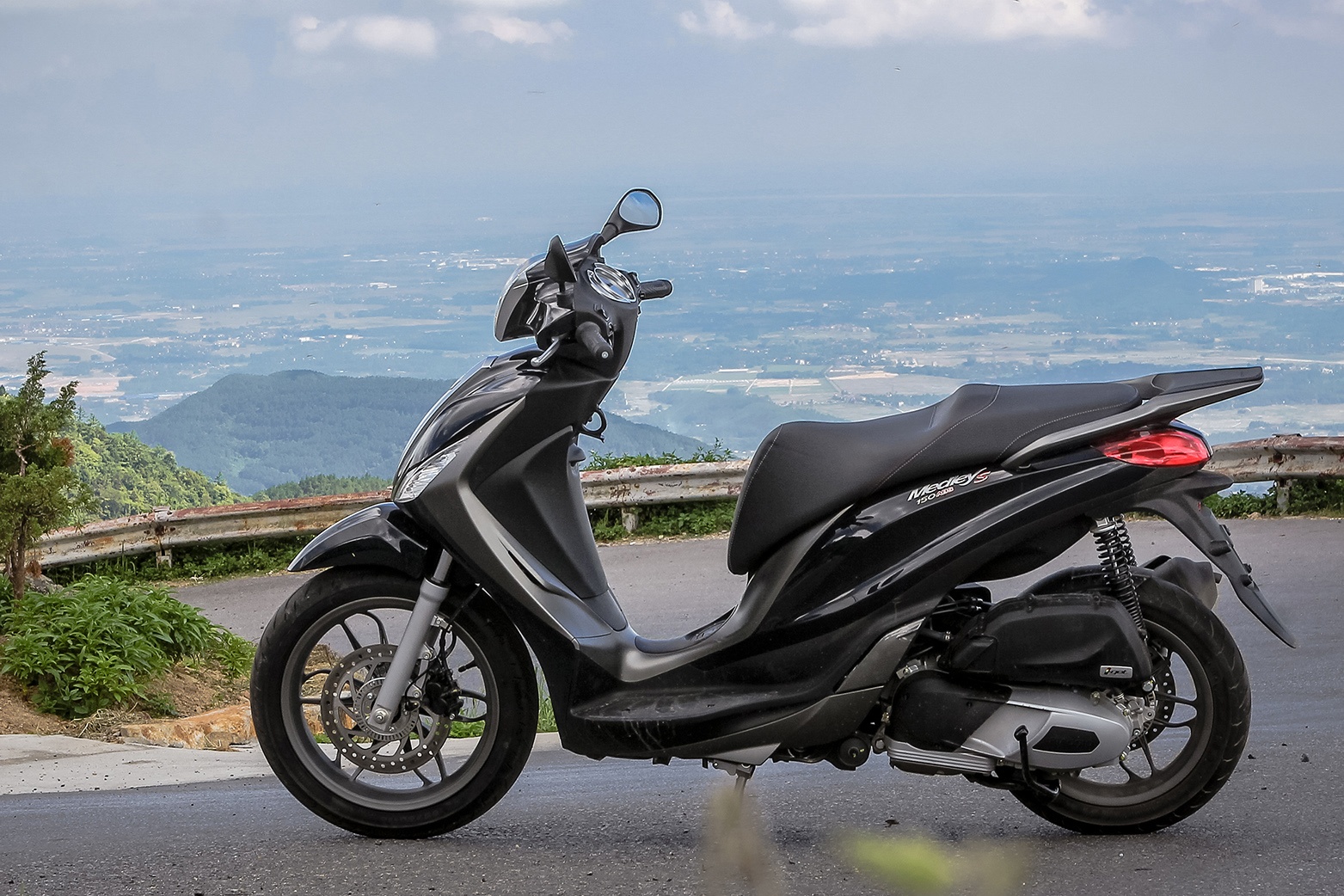 Chi tiet doi thu moi cua Honda SH 150i tu Piaggio hinh anh