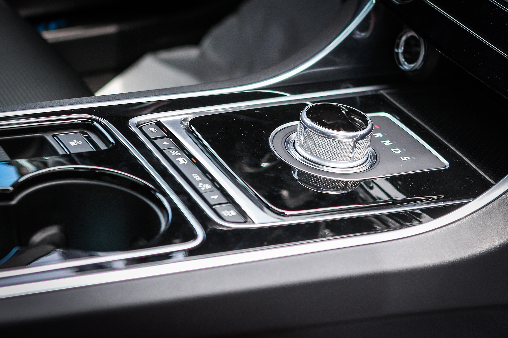 Jaguar XE S 2016 dau tien tai Ha Noi anh 10