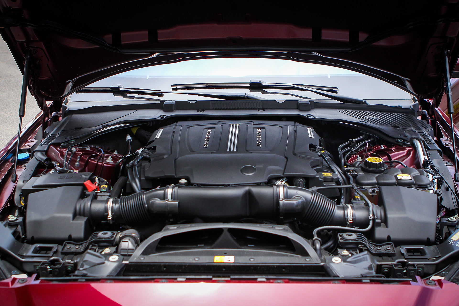 Jaguar XE S 2016 dau tien tai Ha Noi anh 14