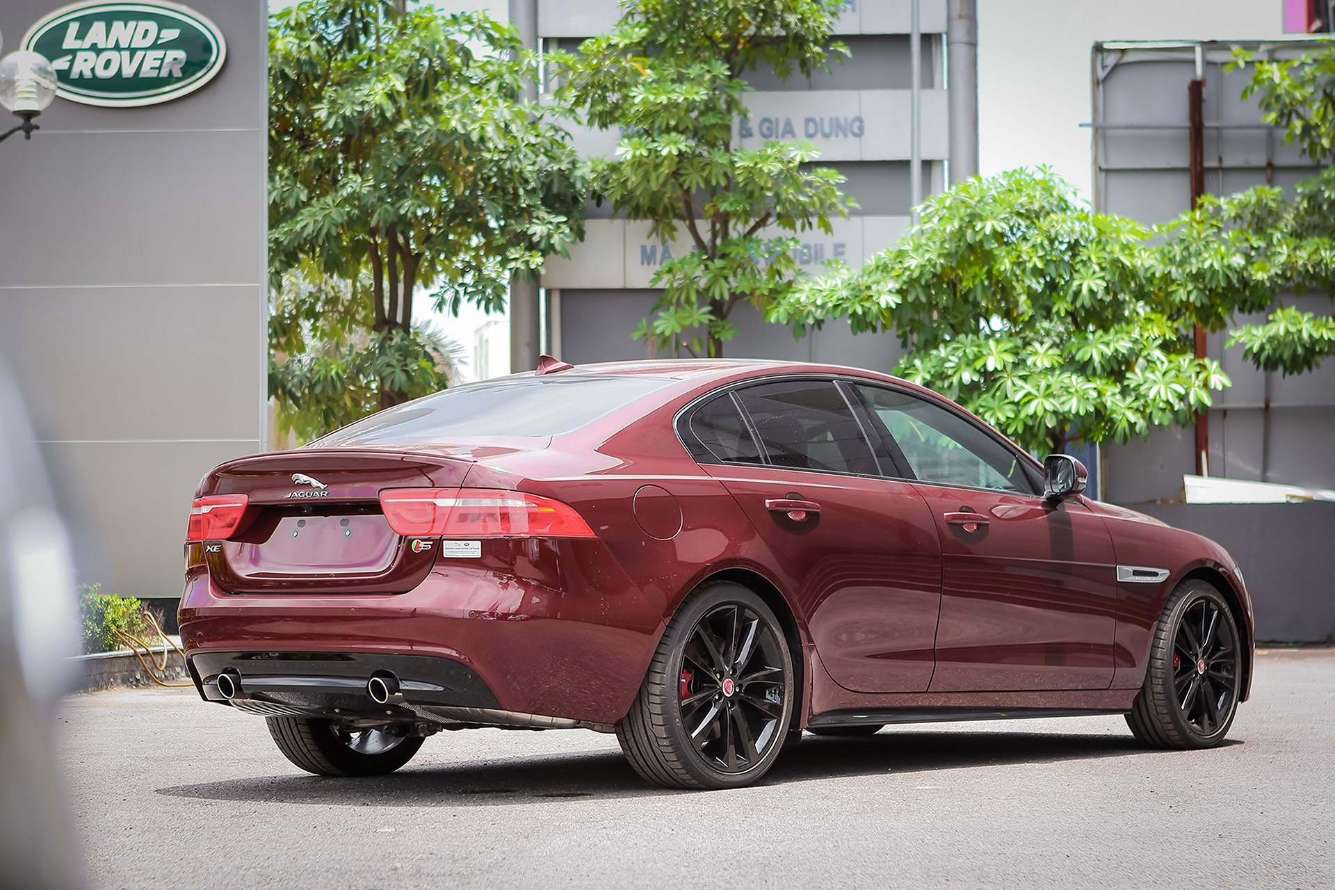 Jaguar XE S 2016 dau tien tai Ha Noi anh 3