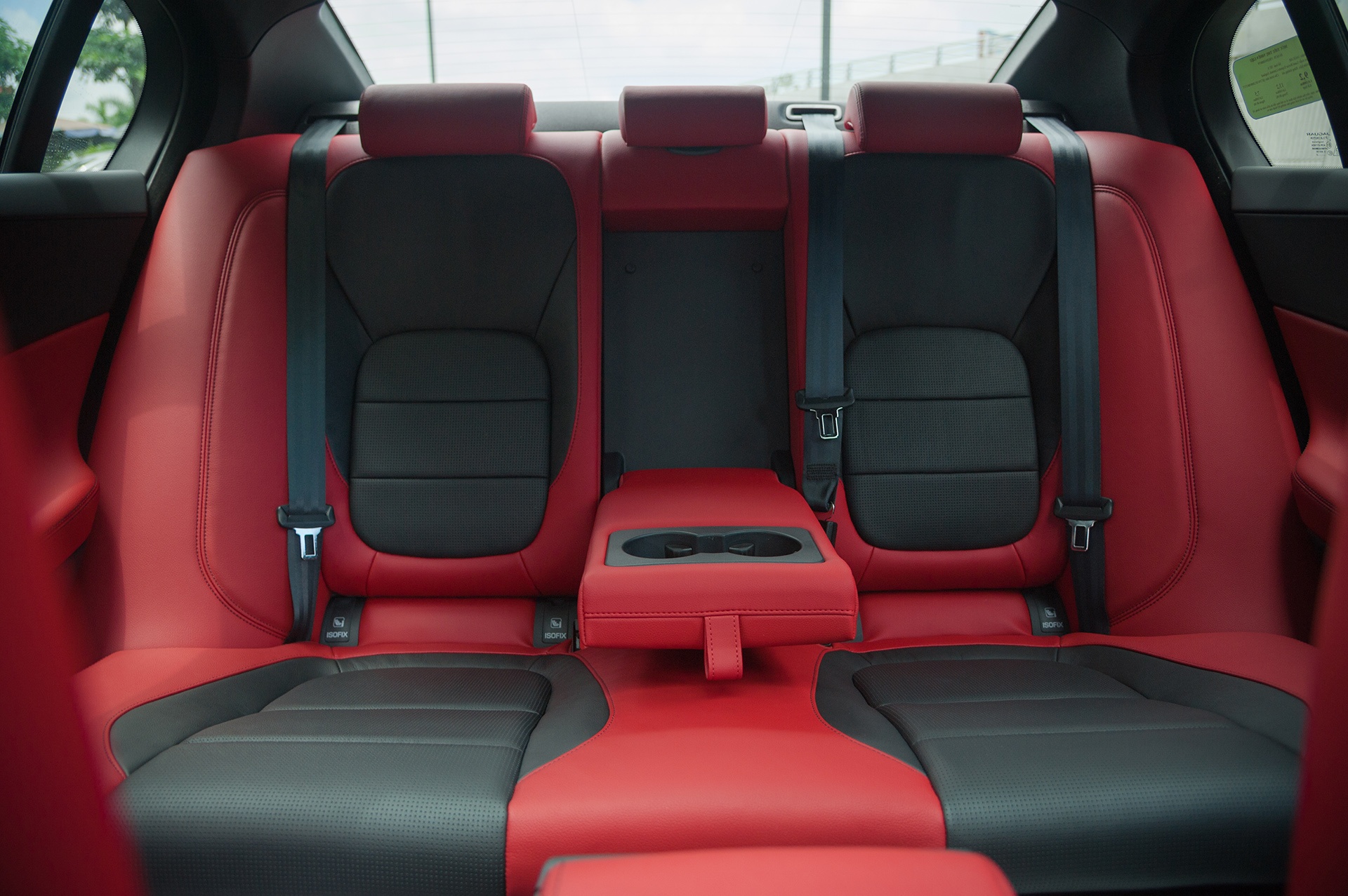 Jaguar XE S 2016 dau tien tai Ha Noi anh 12