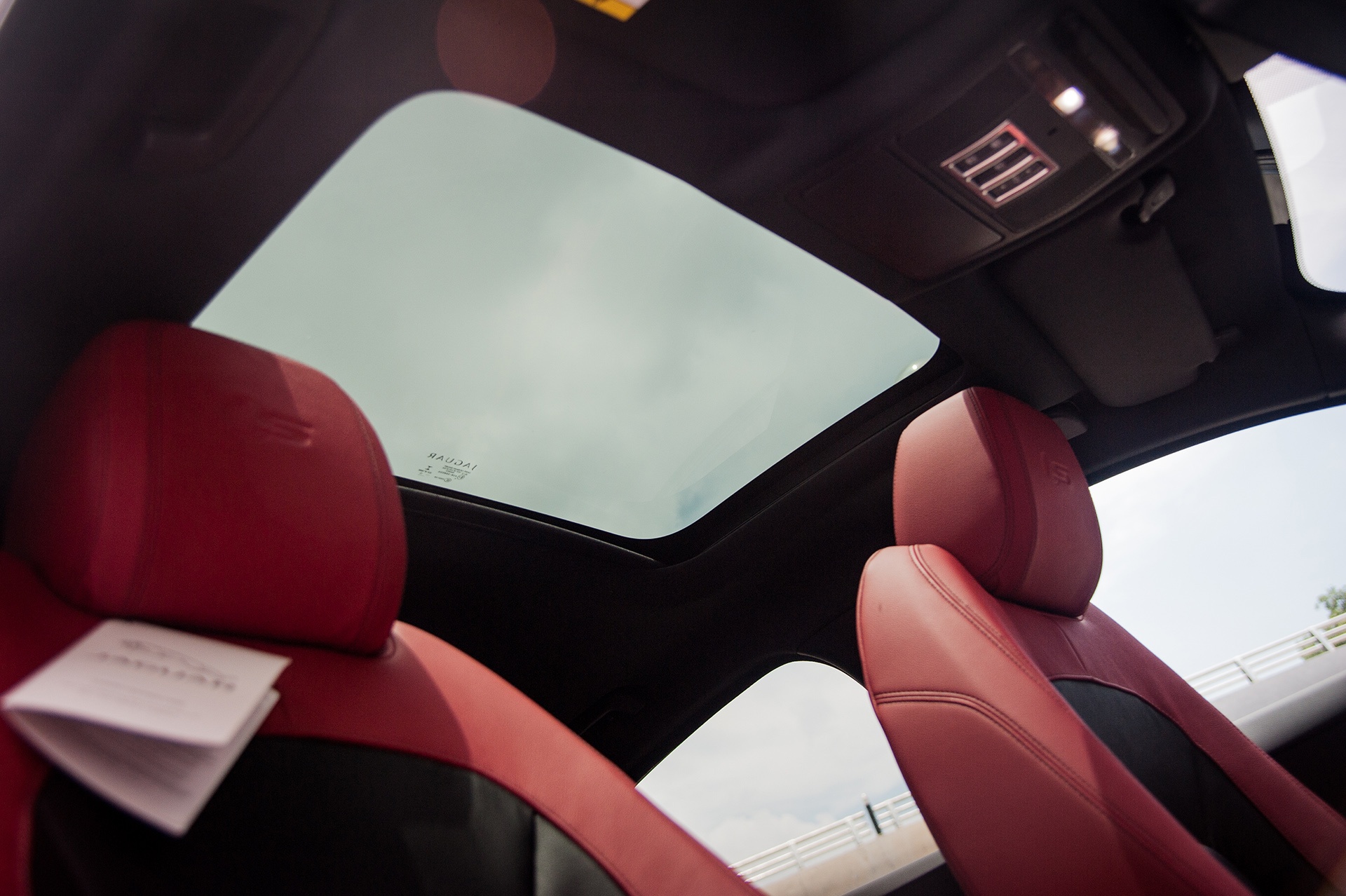 Jaguar XE S 2016 dau tien tai Ha Noi anh 11