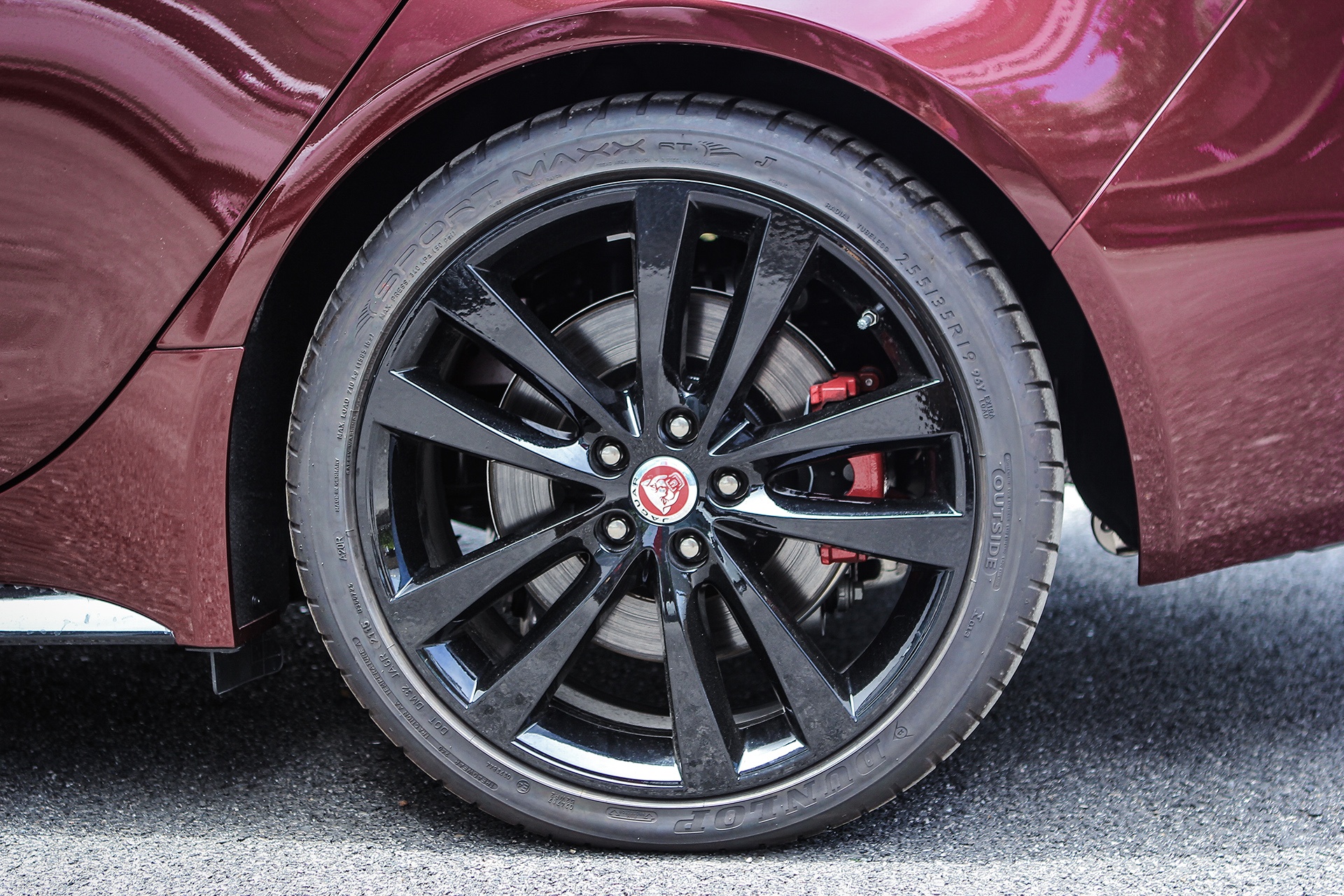 Jaguar XE S 2016 dau tien tai Ha Noi anh 5