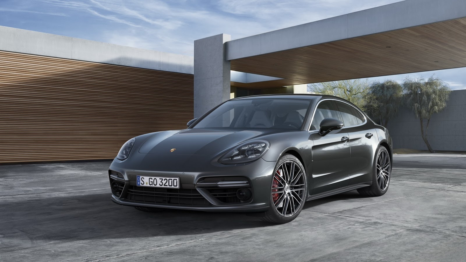 Porsche Panamera 2017 thay doi thiet ke, dong co hinh anh