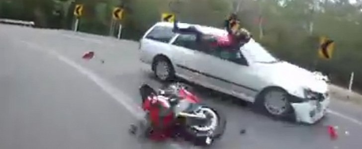 Xe phan khoi lon dam vao oto o khuc cua khuat hinh anh