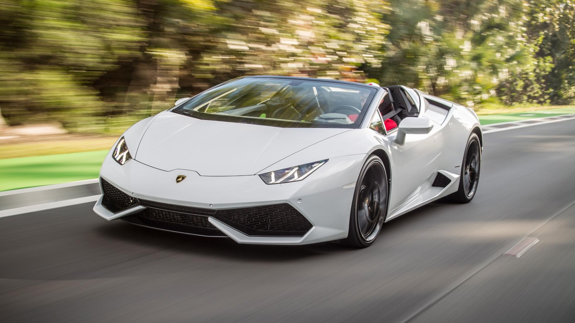 Lamborghini lap ky luc ban hon 2.000 sieu xe nua dau 2016 hinh anh