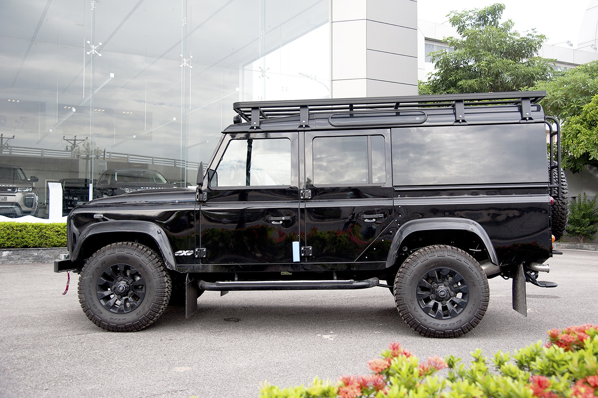 Land Rover Defender gia hon 2 ty tai Viet Nam anh 3