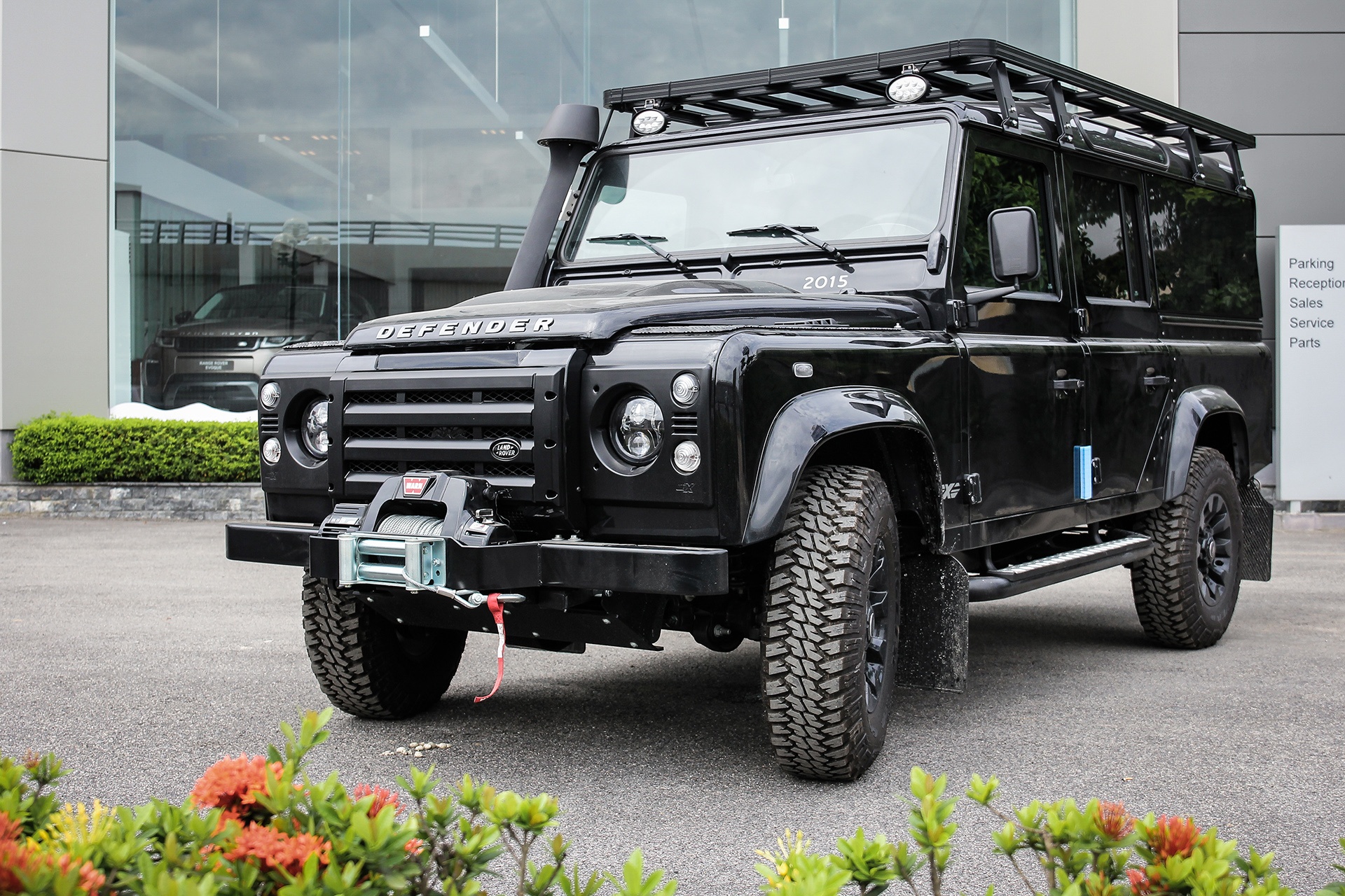 Land Rover Defender gia hon 2 ty tai Viet Nam anh 1