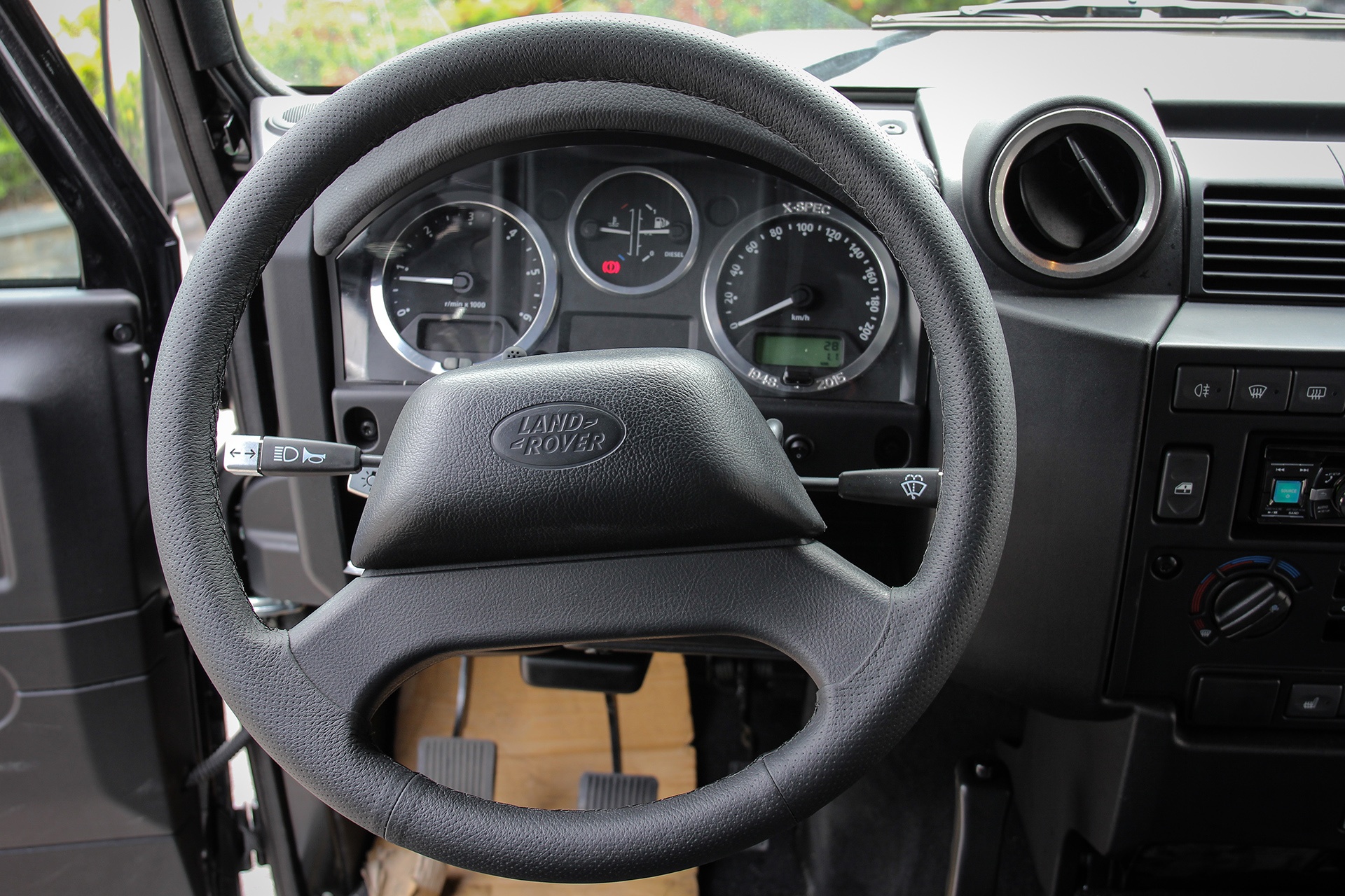 Land Rover Defender gia hon 2 ty tai Viet Nam anh 8