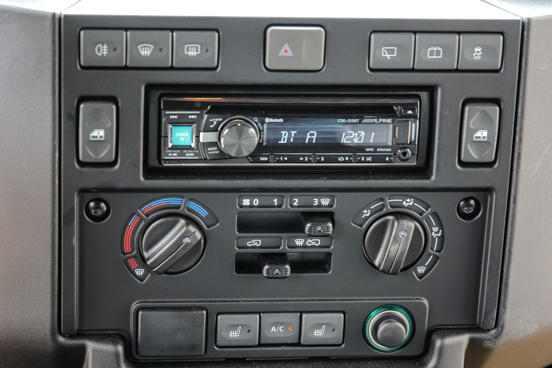 Land Rover Defender gia hon 2 ty tai Viet Nam anh 6