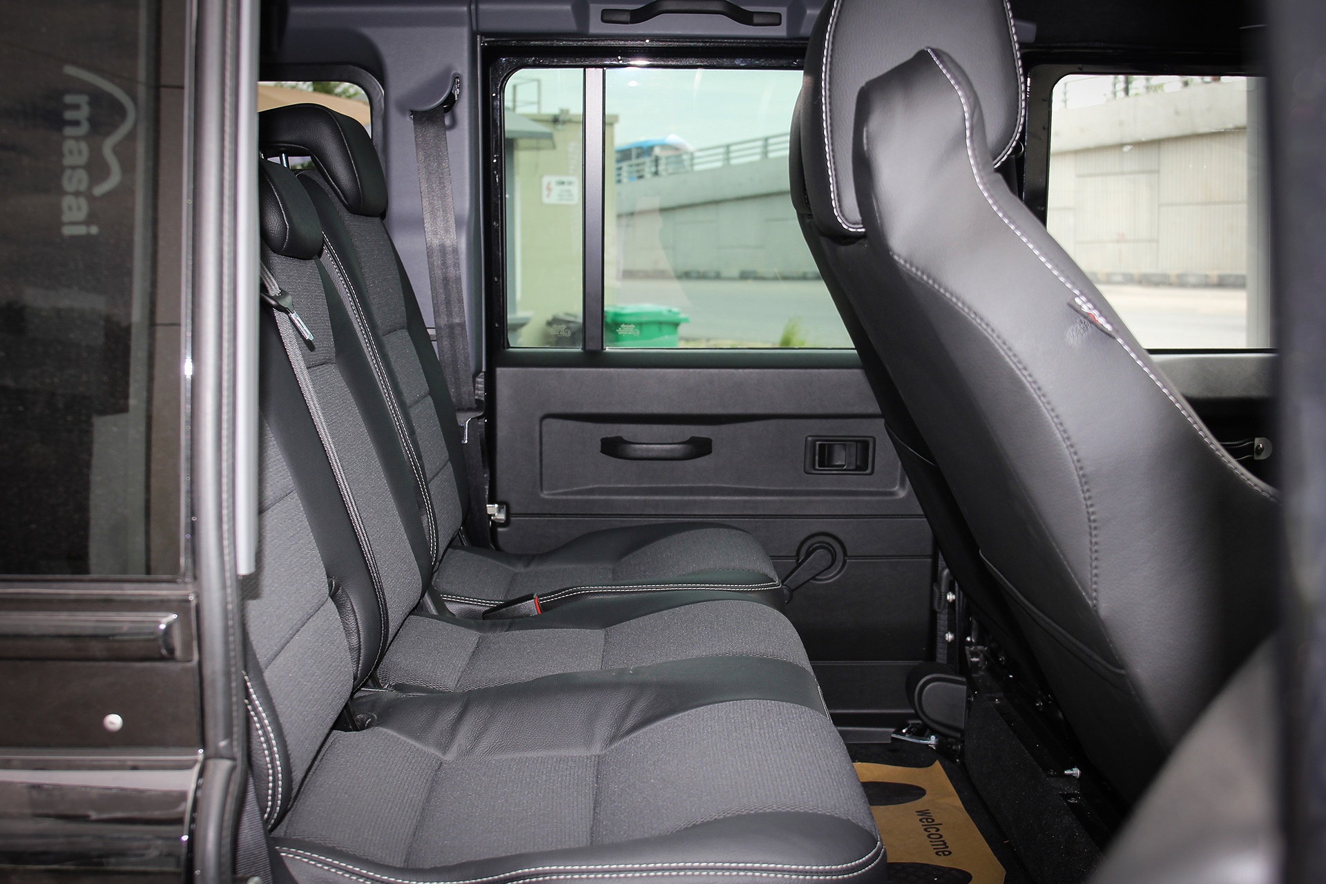 Land Rover Defender gia hon 2 ty tai Viet Nam anh 11