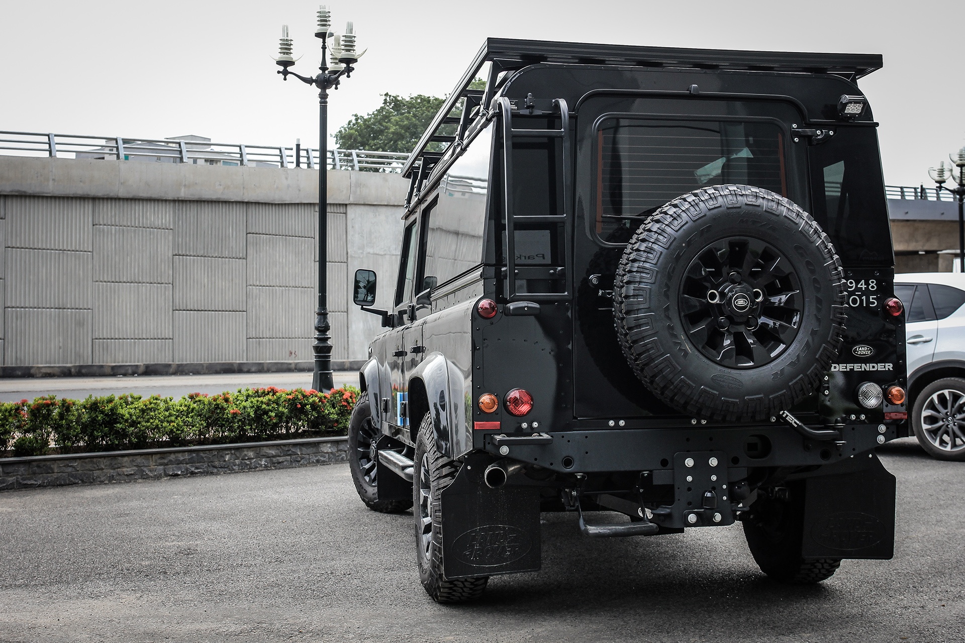 Land Rover Defender gia hon 2 ty tai Viet Nam anh 4