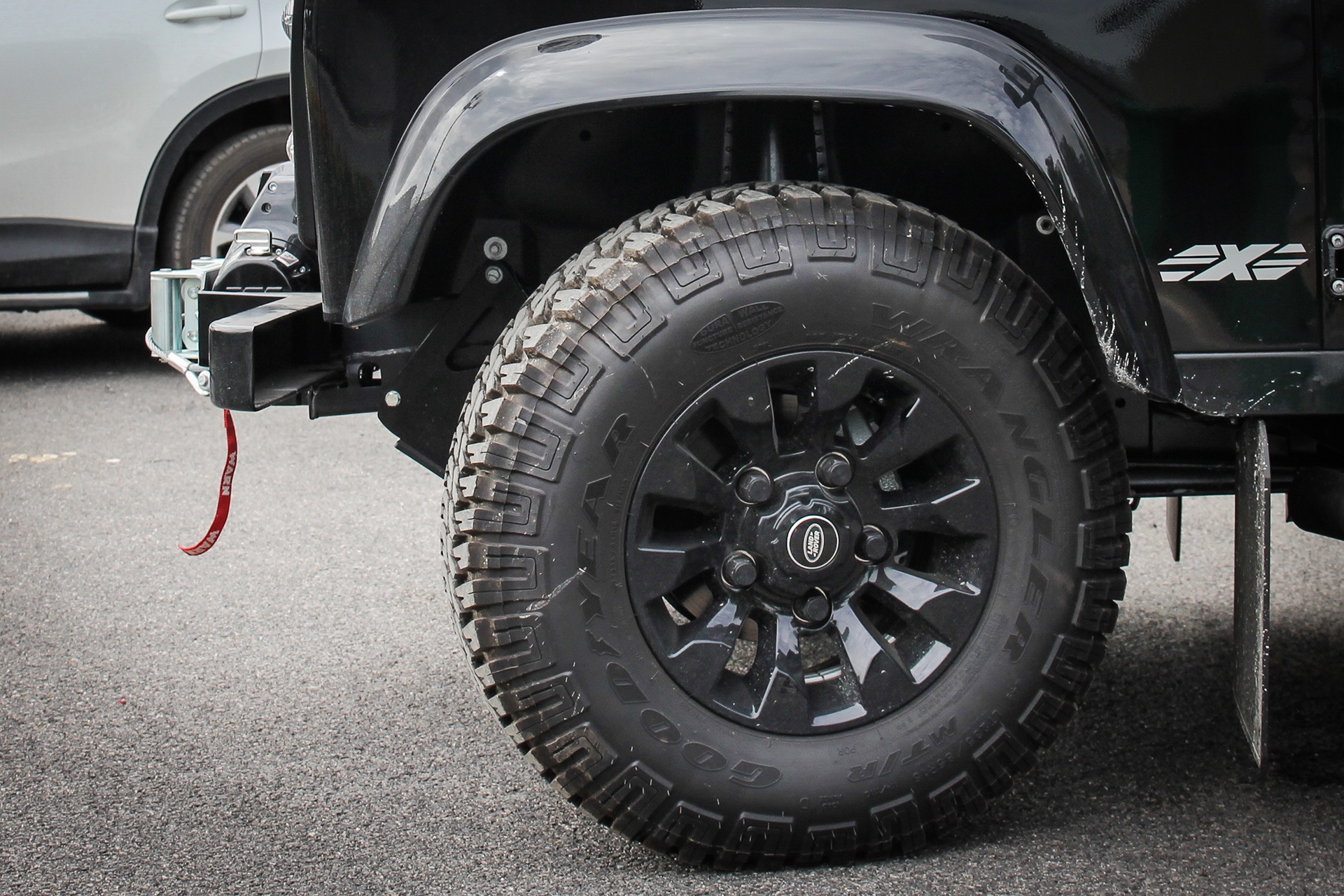 Land Rover Defender gia hon 2 ty tai Viet Nam anh 15