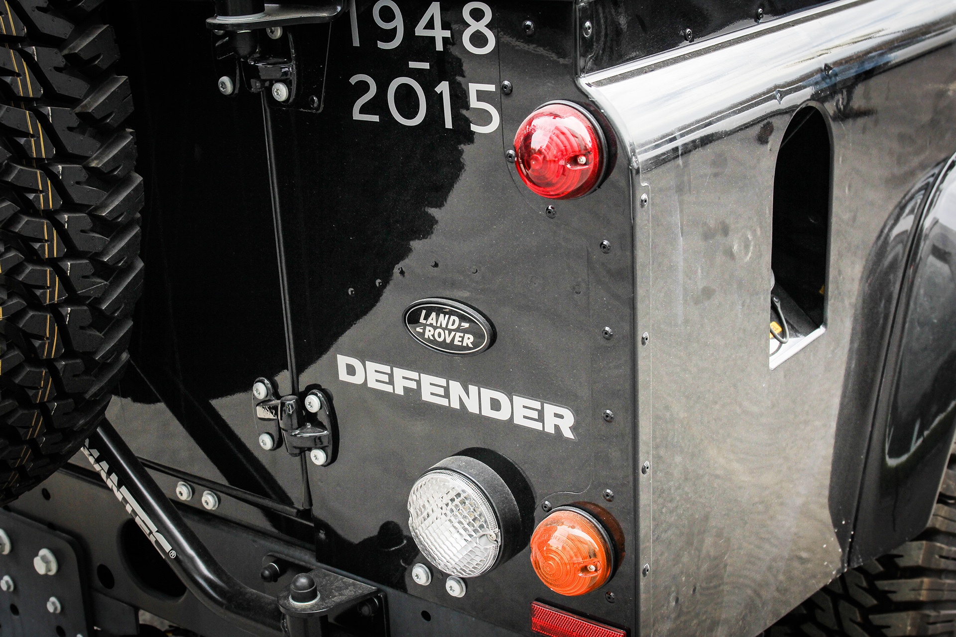 Land Rover Defender gia hon 2 ty tai Viet Nam anh 16