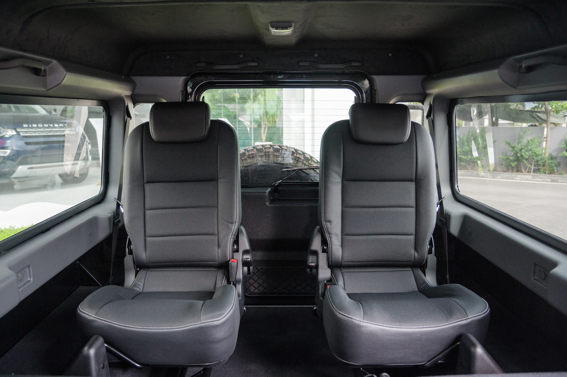 Land Rover Defender gia hon 2 ty tai Viet Nam anh 13