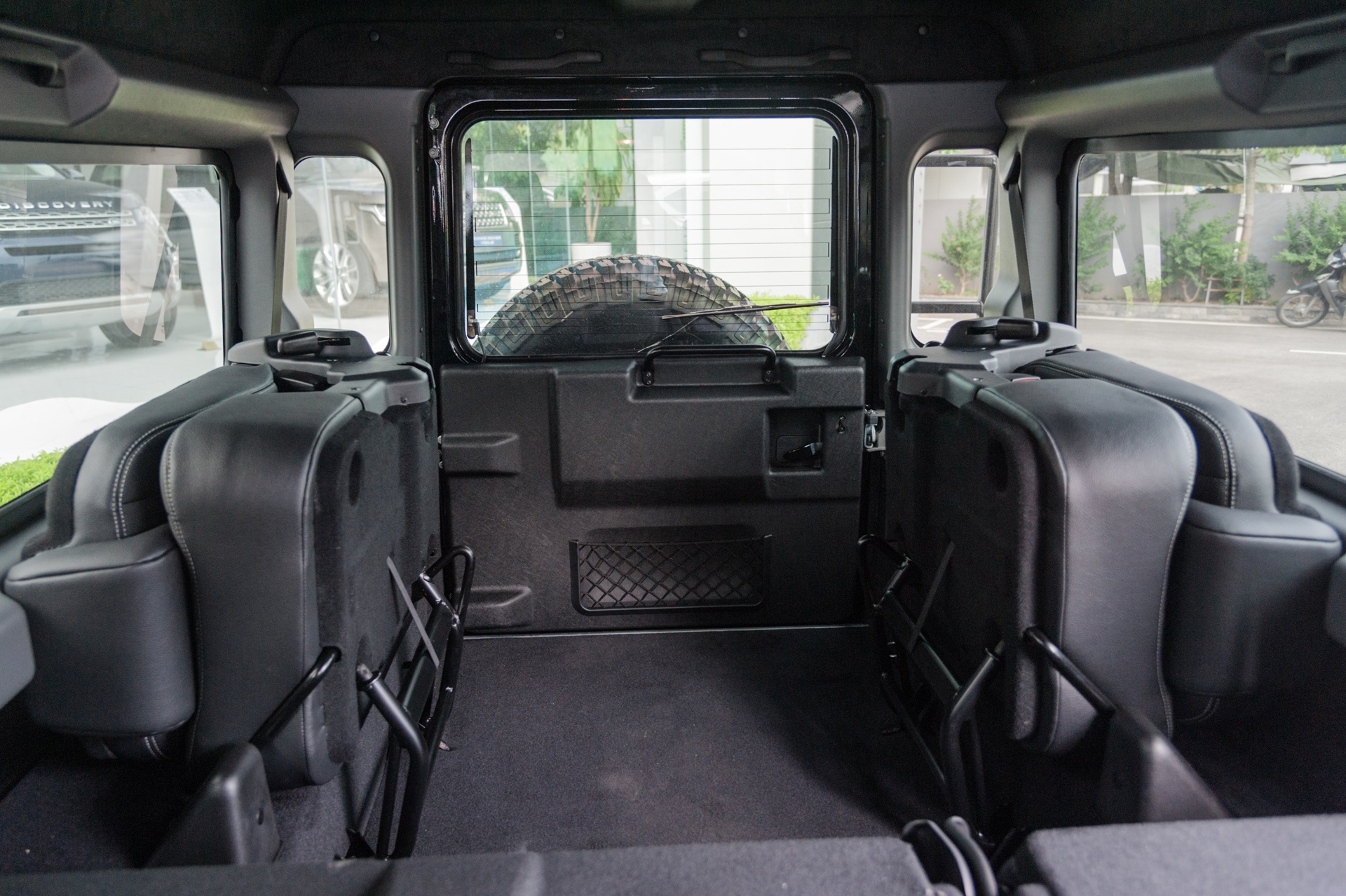 Land Rover Defender gia hon 2 ty tai Viet Nam anh 12