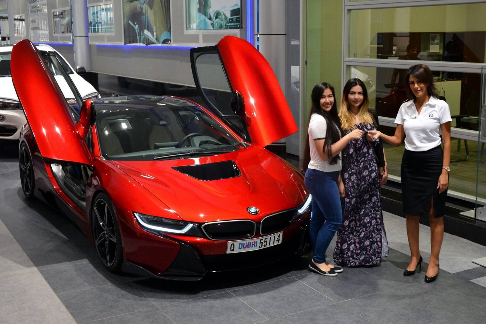 BMW i8 doc nhat vo nhi cua cong chua Abu Dhabi hinh anh