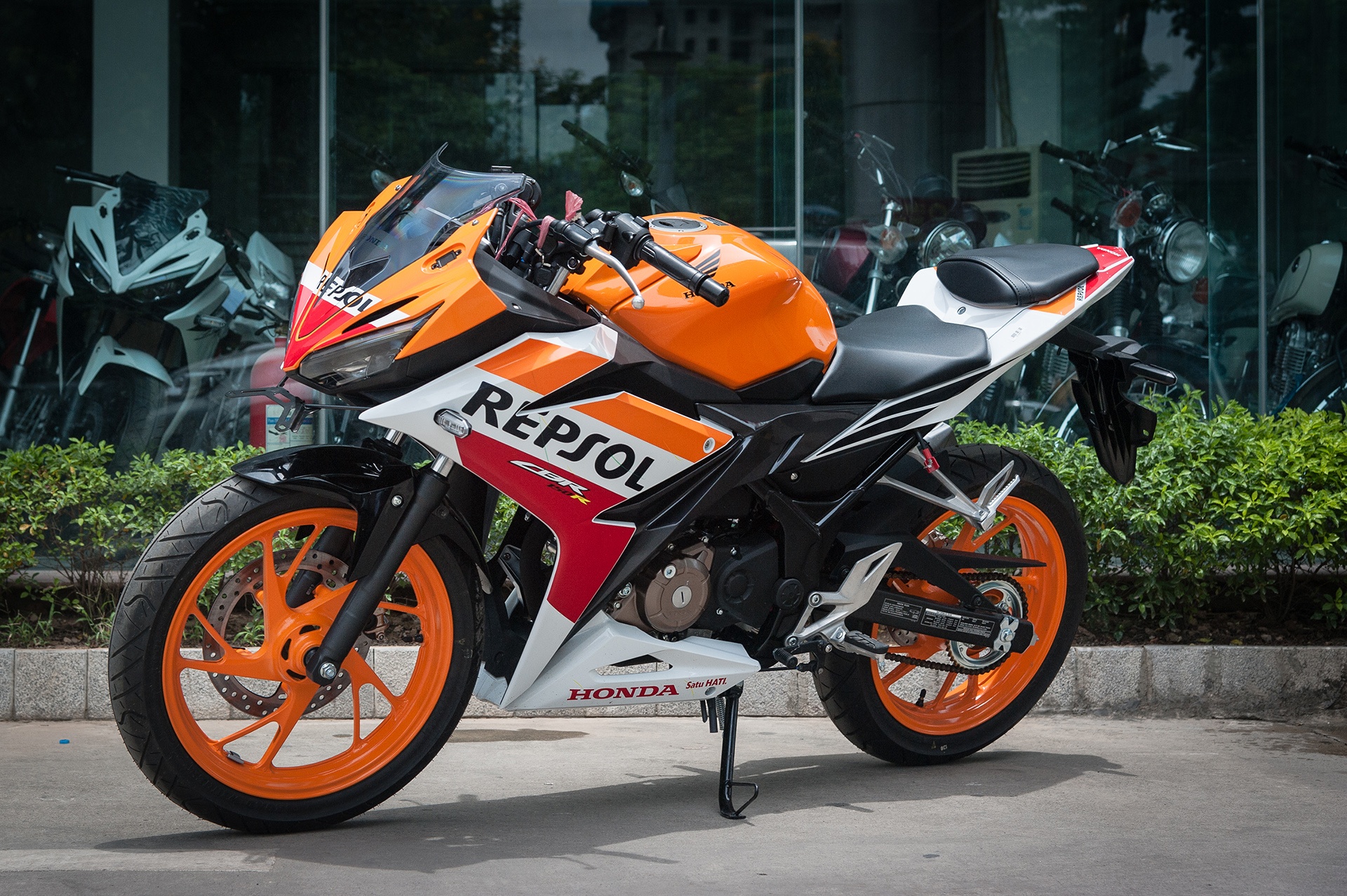 Honda CBR150R 2016 Repsol gia hon 100 trieu tai Ha Noi hinh anh