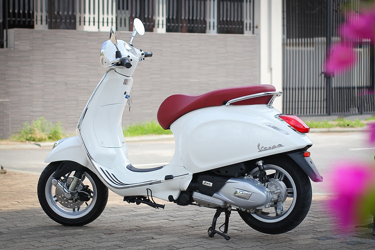 Vespa Primavera 125 ABS - xe tay ga an toan cho nu gioi hinh anh