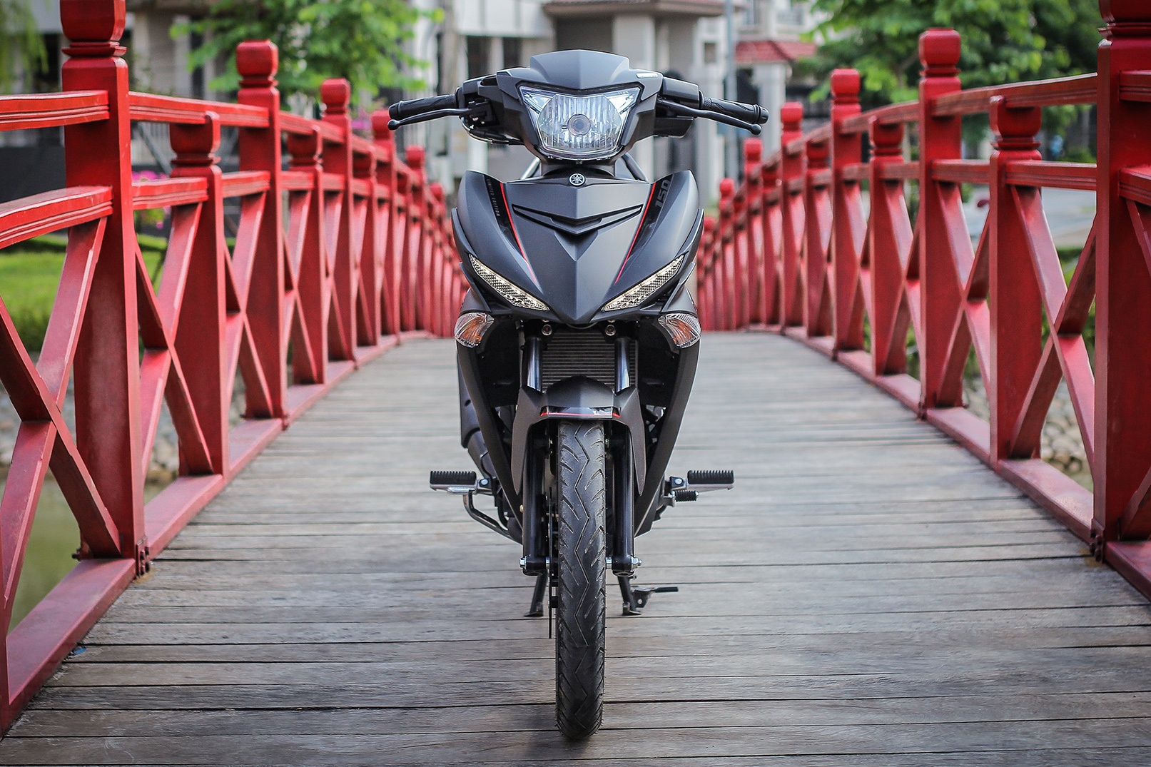 Exciter 150 Matte Black cung co vi the 'Vua duong pho' hinh anh