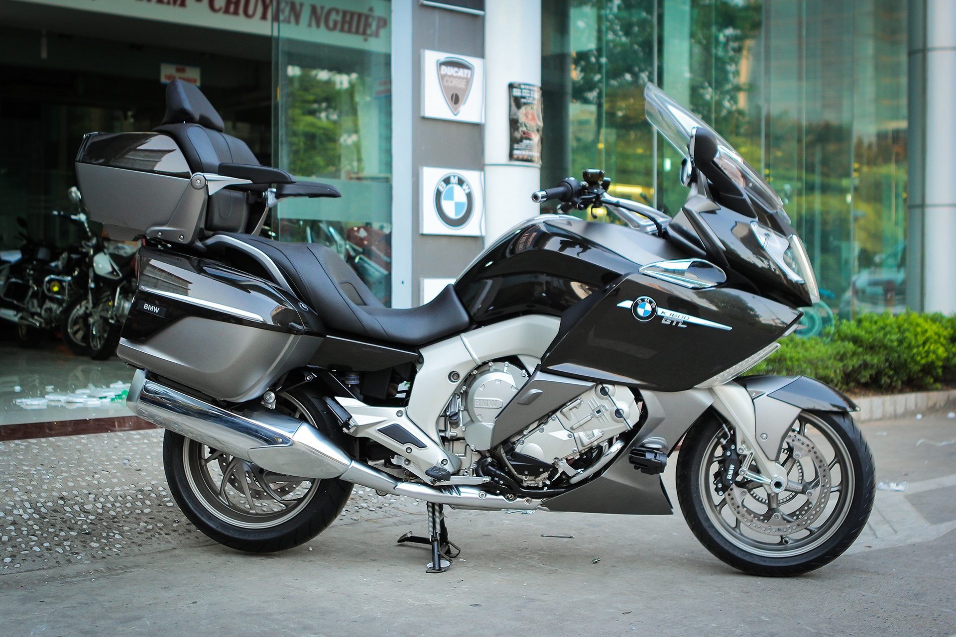 Moto duong truong BMW 1.650 phan khoi ve Ha Noi hinh anh