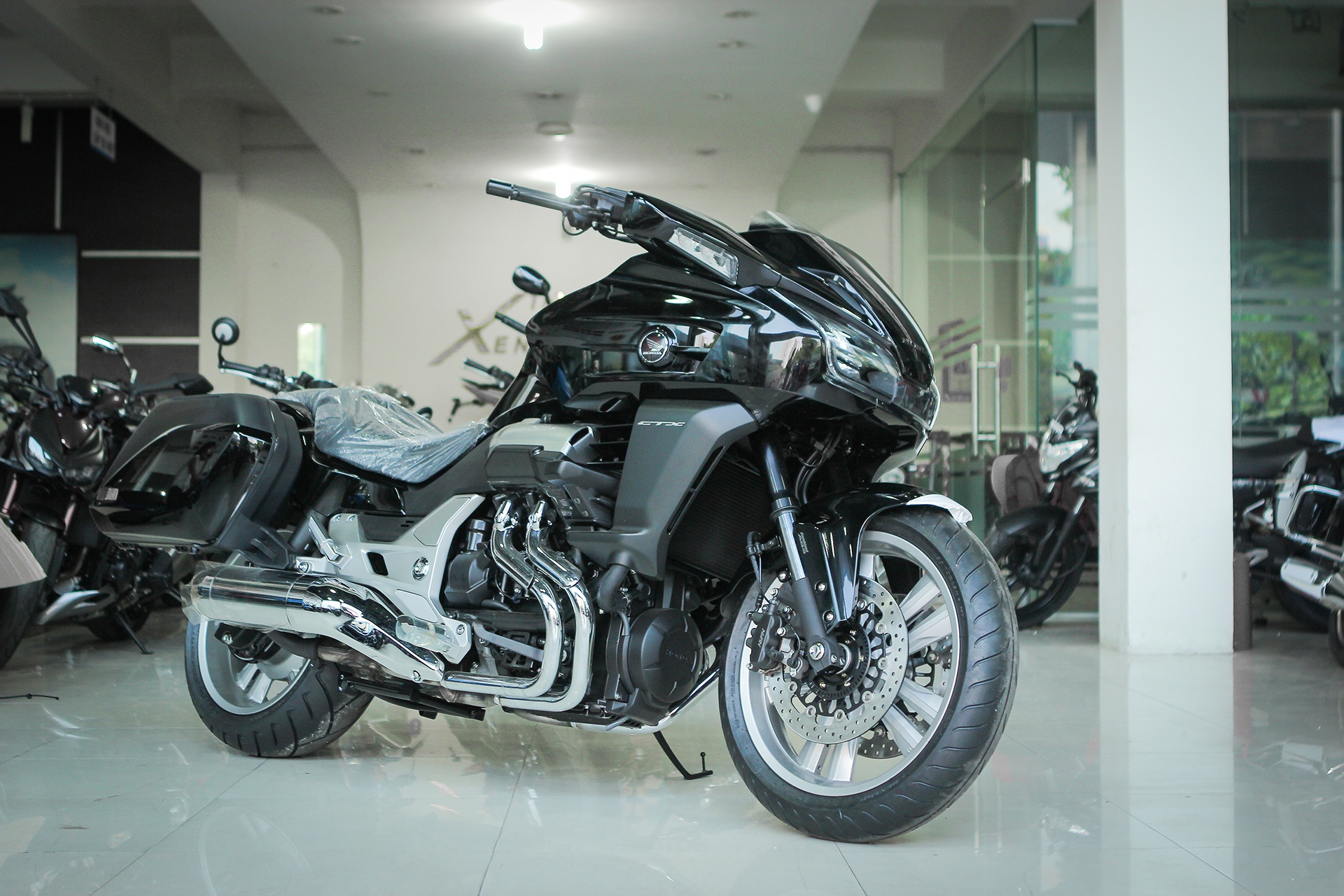 Chi tiet xe duong truong Honda CTX1300 tai Ha Noi hinh anh