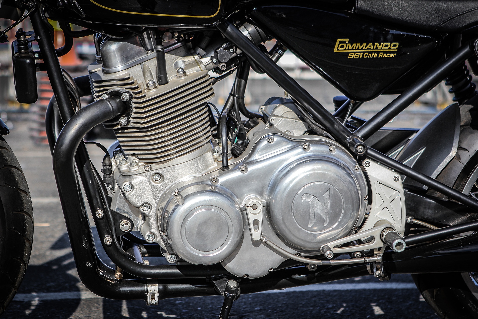 Norton Commando 961 cafe racer tai Viet Nam anh 10