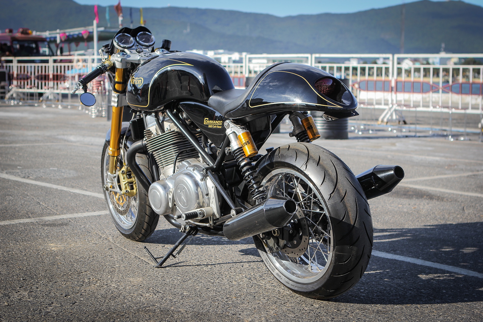 Norton Commando 961 cafe racer tai Viet Nam anh 2