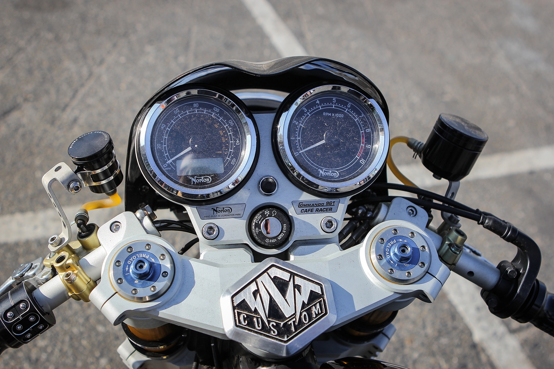 Norton Commando 961 cafe racer tai Viet Nam anh 6