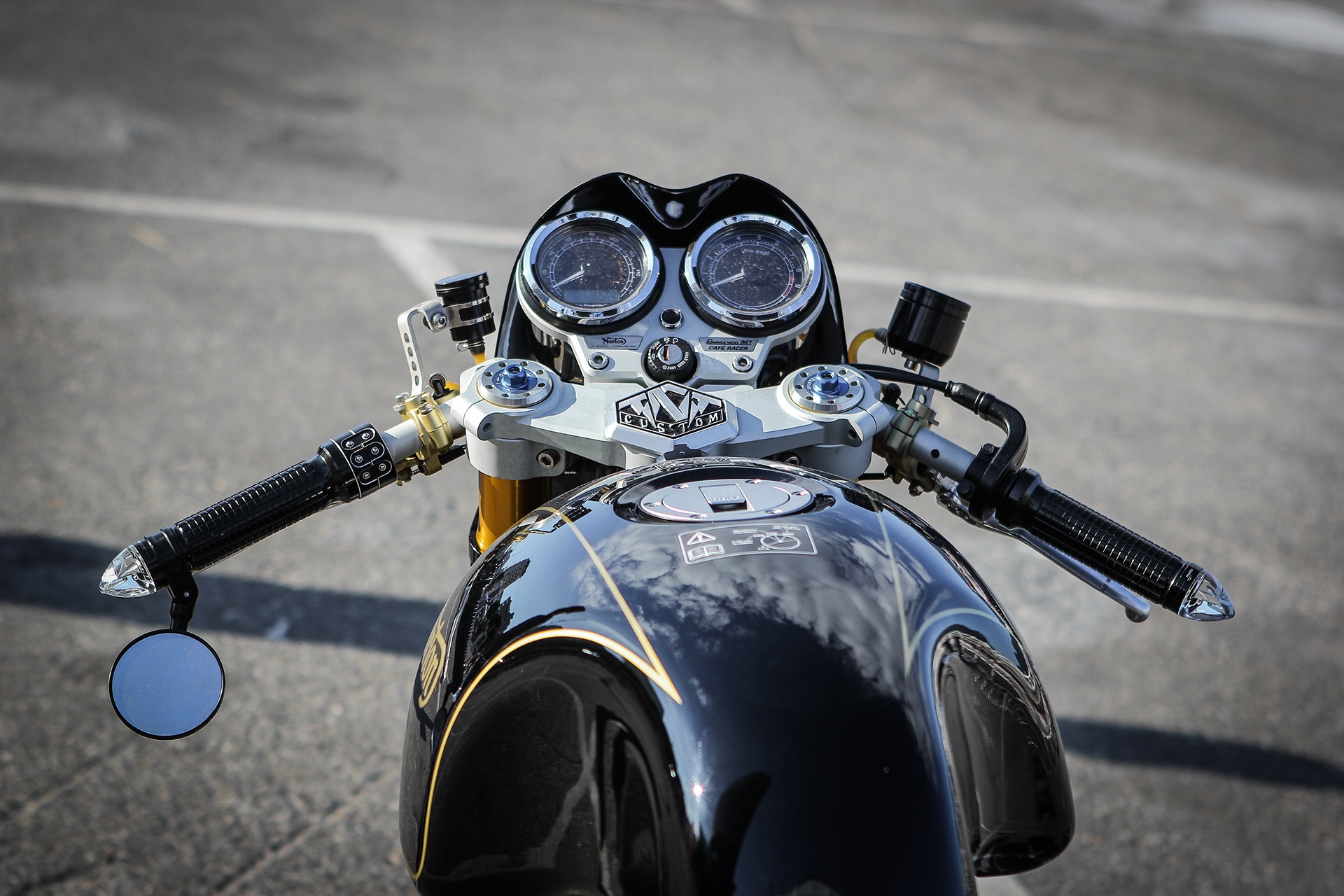 Norton Commando 961 cafe racer tai Viet Nam anh 5