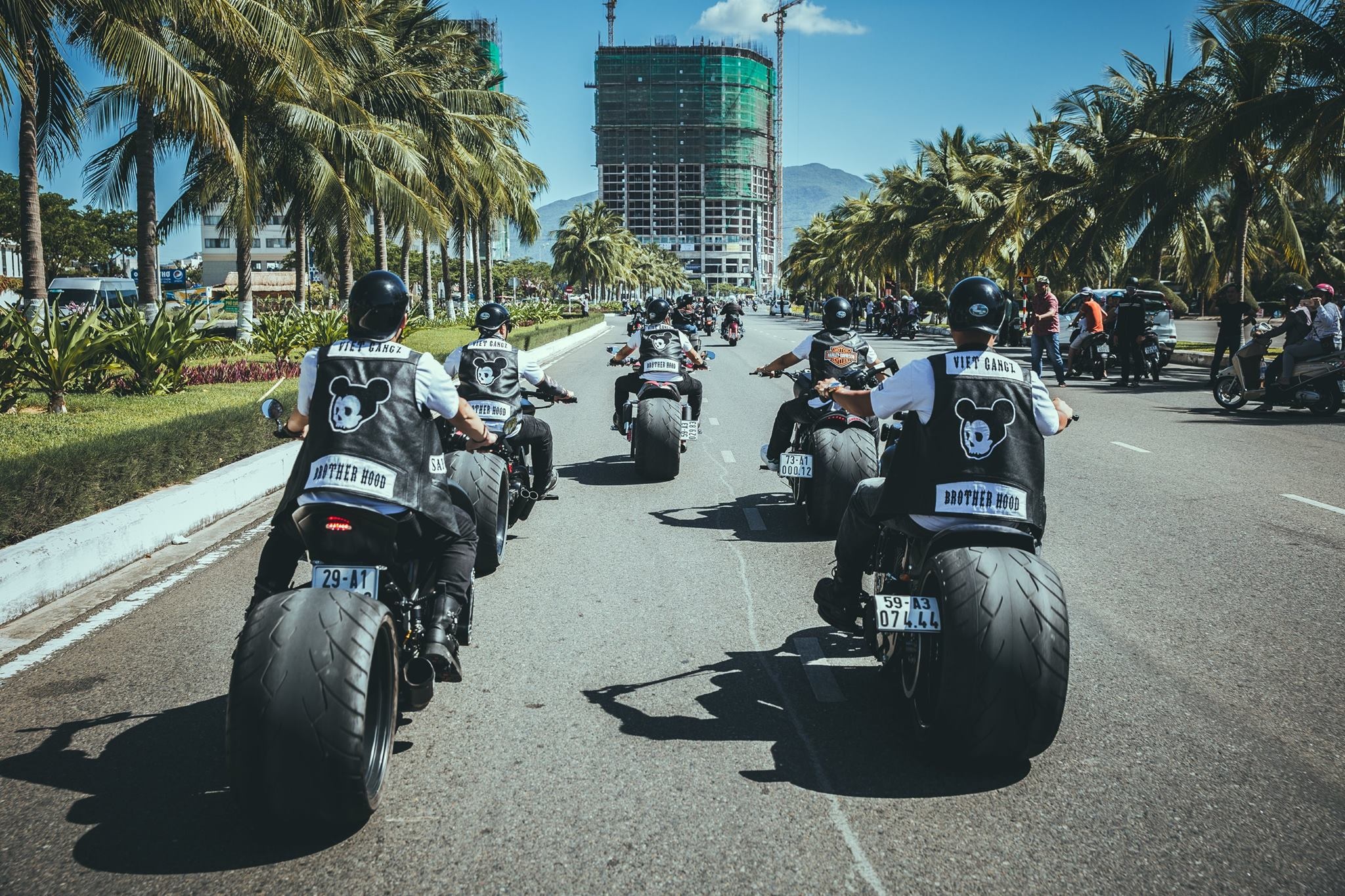 Nhung chang trai choi moto banh beo hinh anh